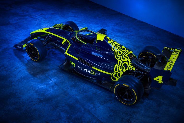 F1 čempions Noriss izveido savu sacīkšu komandu ‘LN4 Fusion’
