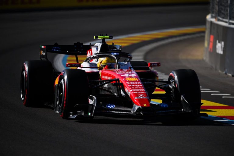 Hamiltons noliedz baumas par prasību veikt personāla nomaiņu ‘Ferrari’ komandā