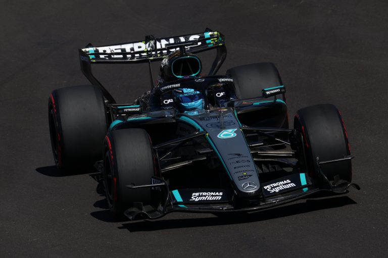 Madrides F1 posms sākas bez incidentiem, pirmajā treniņā ātrākie ‘Mercedes’ piloti