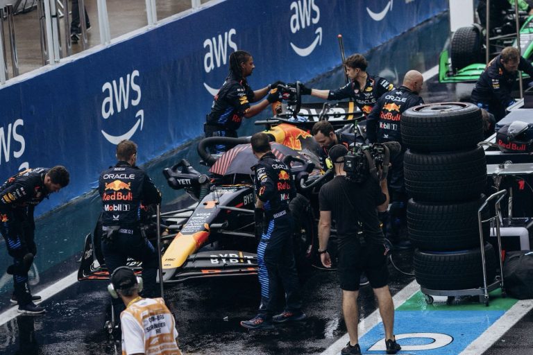 Kāpēc luksusa izklaides giganti sponsorē F1 komandas?