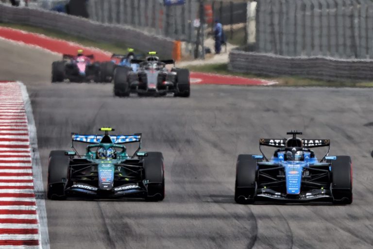 Sadursme izsauc Alonso dusmas: “Trešdaļai F1 pilotu ir ļoti zemas kvalitātes prasmes”
