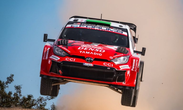 WRC sezona noslēdzas ar lielu drāmu, titulu izcīna Evanss